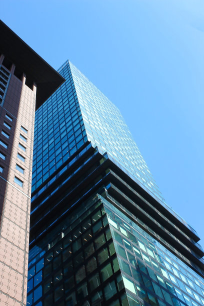 德国美因河畔法兰克福市中心的摩天大楼图片下载