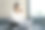 亚洲商业女性在办公室穿着正式的西装愉快地使用智能手机和工作。图片下载