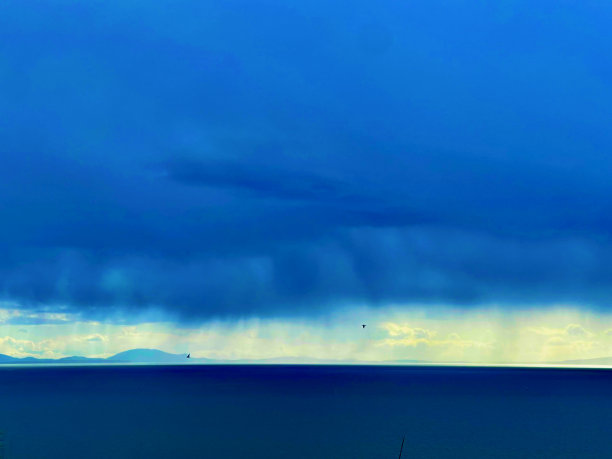 风暴在海洋上空图片下载