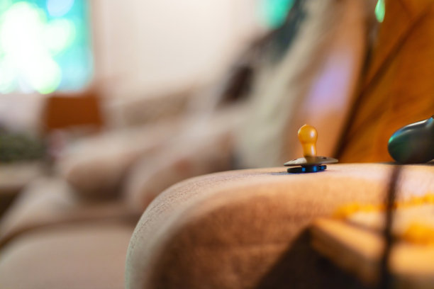 婴儿奶嘴-日常用品在家里和周围的家庭元素照片系列图片下载