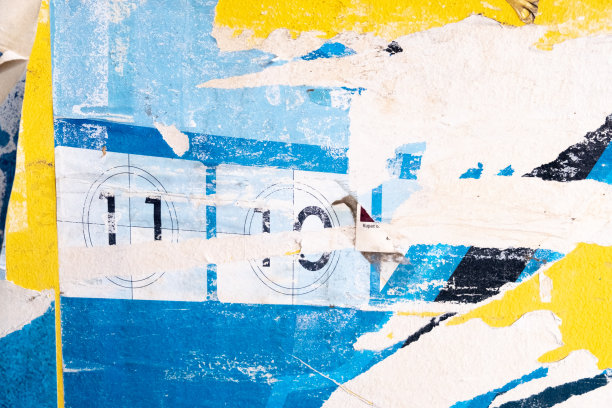 撕破的旧街道海报，抽象的纸拼贴的背景与数字。图片下载