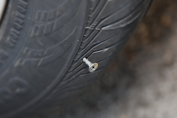 拧爆胎图片下载