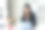 一位在办公室用笔记本电脑工作的亚洲女性。商业金融的概念。图片下载