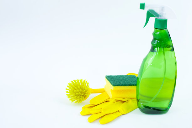 适用于厨房、浴室和其他房间的不同表面。在孤立的背景上空出文字或标志的位置。清洁服务理念。早春定期大扫除。图片下载