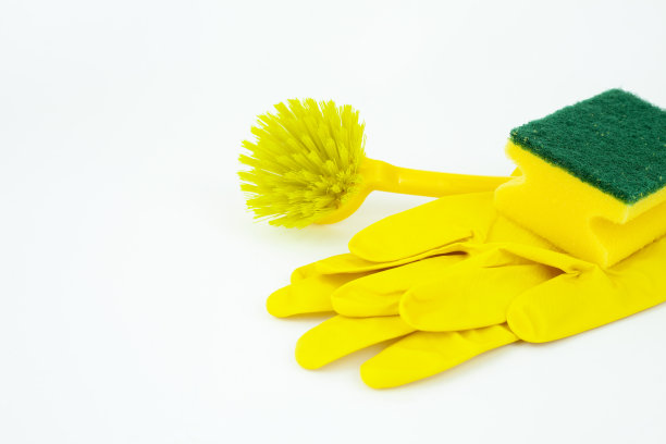 适用于厨房、浴室和其他房间的不同表面。在孤立的背景上空出文字或标志的位置。清洁服务理念。早春定期大扫除。图片下载