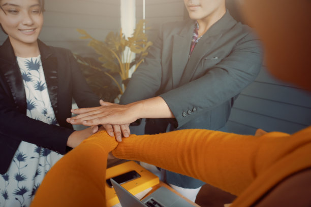 随着我们回归正常的工作生活，办公室变得越来越忙。图片下载