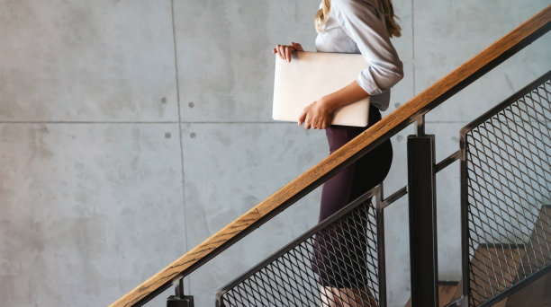 美丽的商业执行女性，首席执行官，工作空间办公室的同事图片下载