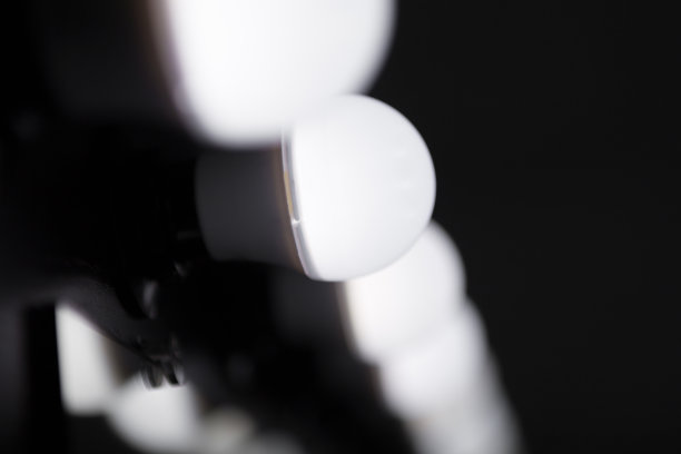 化妆室的镜子灯泡图片下载