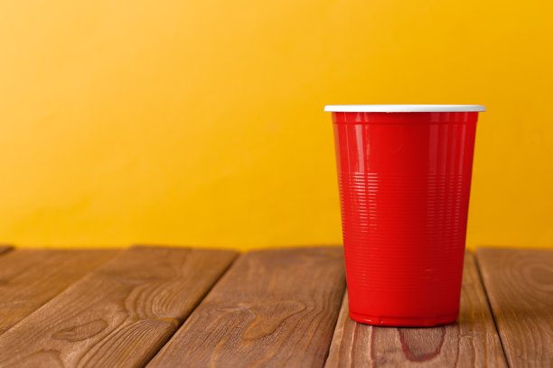 大学派对运动——啤酒乒乓图片下载