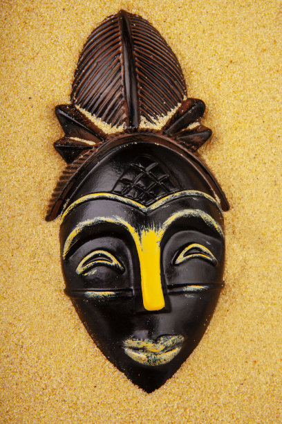 木制面具沙背景的图像图片下载