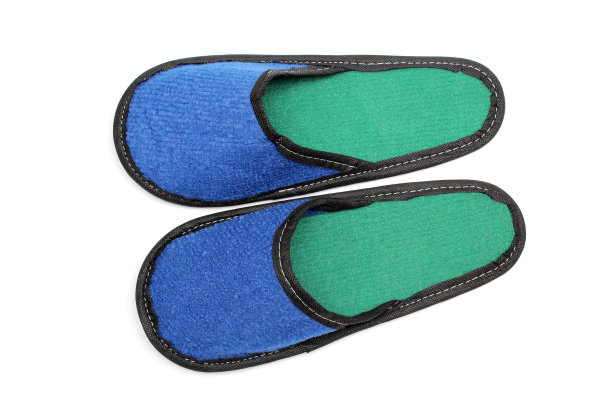 蓝色纺织拖鞋，绿色鞋垫，白色背景，家居服，俯视图图片下载