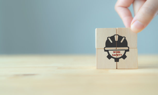 安全生产的概念。工作场所安全，安全第一，危害，保护，健康，法规和团体保险。工作标准流程。零事故。卓越运营。HSE的概念。图片下载