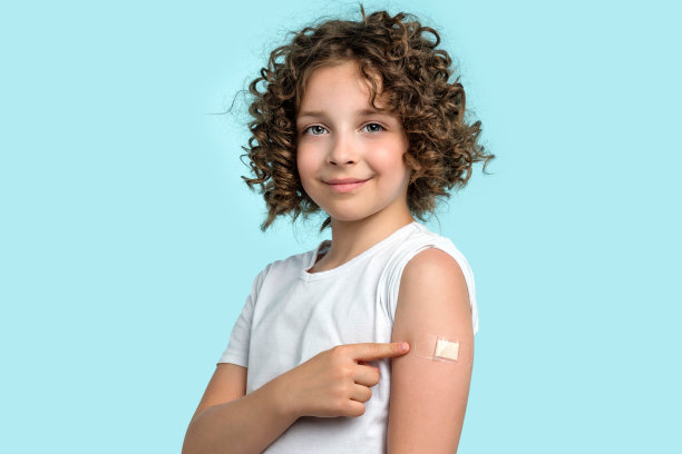 Ð接种疫苗后的女孩图片下载