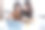 用信用卡网购的亚洲女性。图片下载