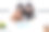 亚洲女性和她的朋友们以一种有趣和无忧无虑的方式在网上购物。图片下载