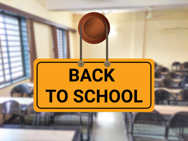 回到学校，用门把手在模糊的教室上叹息。图片下载