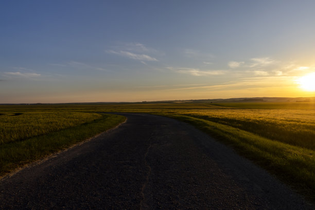 为汽车交通铺设的道路图片下载