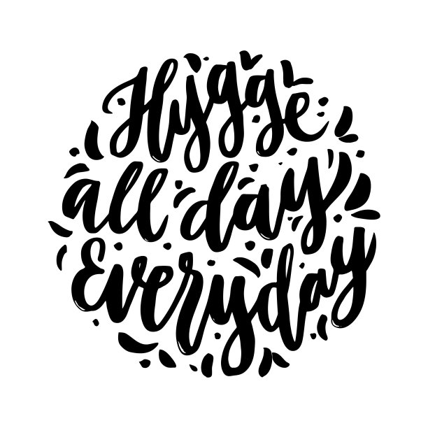 斯堪的纳维亚短语:Hygge all day everyday;意思是舒适，舒适，温暖。时髦的书法风格，白色背景。可用于卡片、马克杯、宣传册、海报、模板等。图片下载
