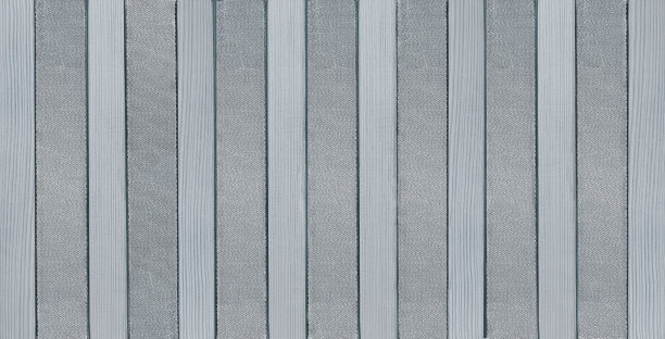 公寓墙壁装饰的优雅条纹墙纸。节日背景为圣诞节，新年，生日，3月8日，情人节。取消预订。银色的木板和闪闪发光的丝带图片下载