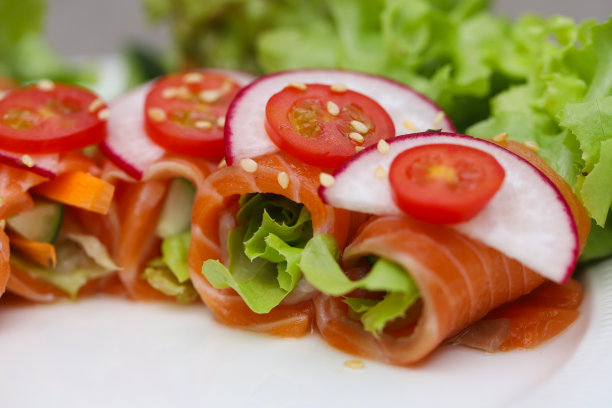 三文鱼沙拉卷图片下载