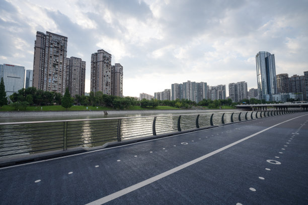 黄昏时分的成都河畔建筑图片下载