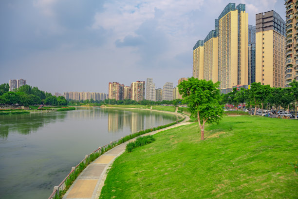 黄昏时分的成都河畔建筑图片下载