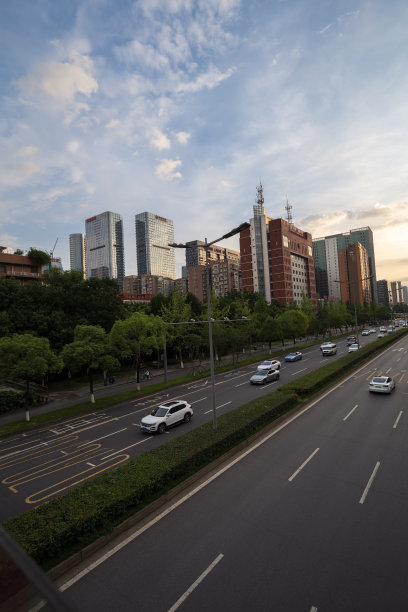 黄昏时分的成都河畔建筑图片下载