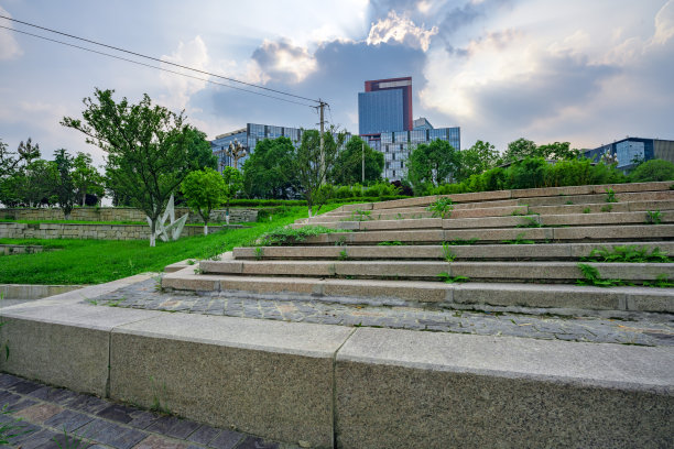 黄昏时分的成都河畔建筑图片下载