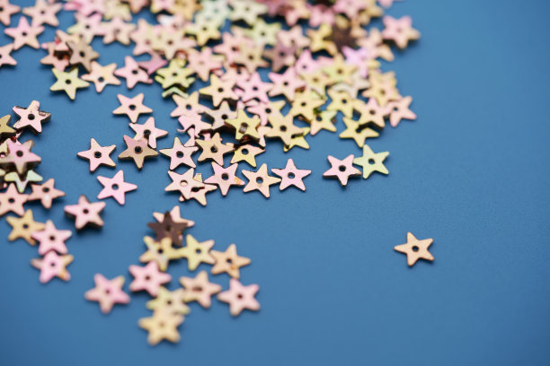 彩色背景上的装饰星群图片下载