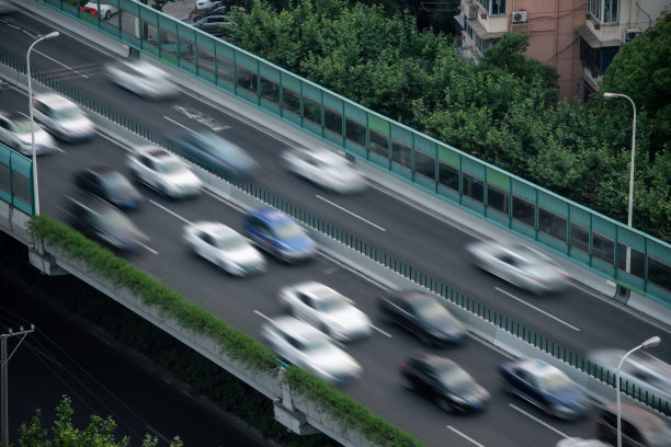 汽车在高架路上行驶图片下载