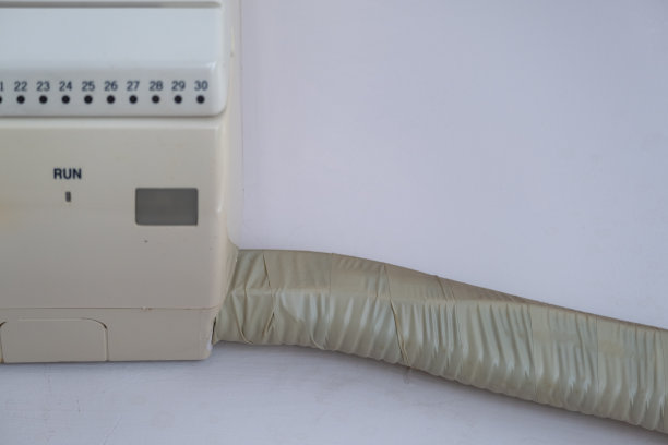 空调排水软管绝缘。室内单元。图片下载