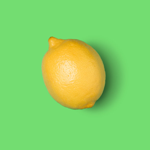 创意布局的柠檬图案。平铺，俯视图。食品的概念。在绿色背景上分离的果实。图片下载