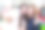 年轻女性外出疯狂购物时自拍。图片下载
