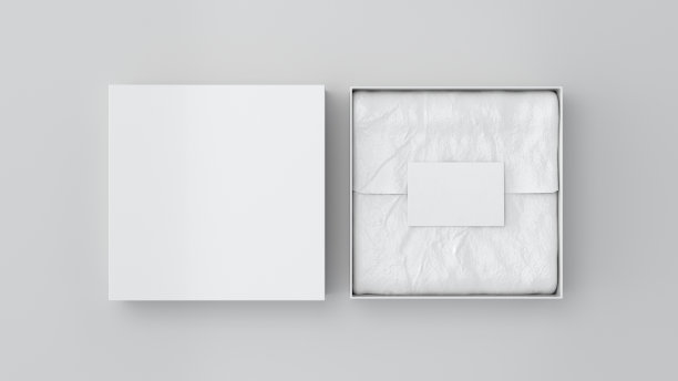 方形礼盒模型。白色礼品盒，空白标签或名片上的包装纸。白色背景。视图上方。图片下载