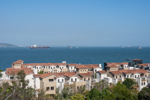 厦门海边整齐的现代建筑，福建图片下载