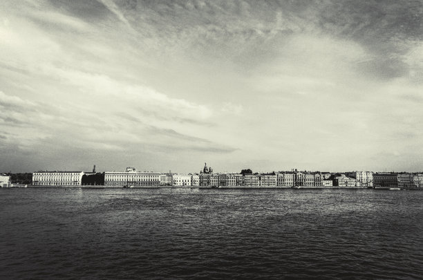 俄罗斯圣彼得堡的涅瓦河堤防图片下载