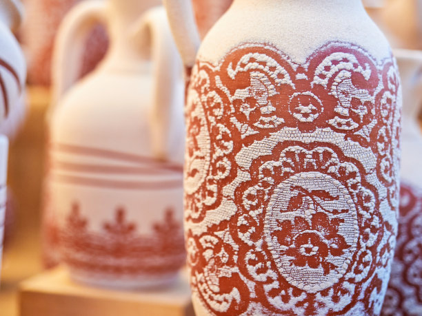 不同的手工陶罐卖彩绘图片下载