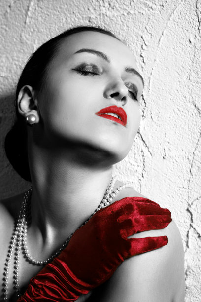 年轻的奢侈的女人图片下载