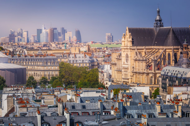从法国巴黎的圣尤斯塔斯教堂俯瞰拉德芳斯图片下载