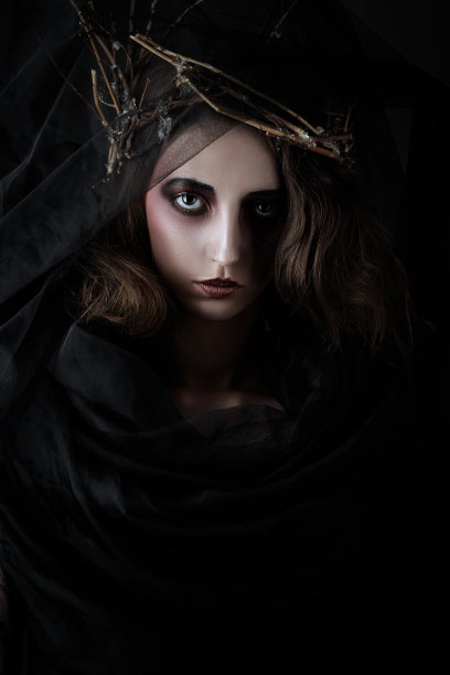 戏剧性的女性肖像图片下载