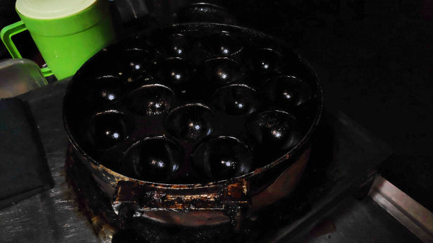 以烹制章鱼烧过程中最受欢迎的美味小吃图片下载