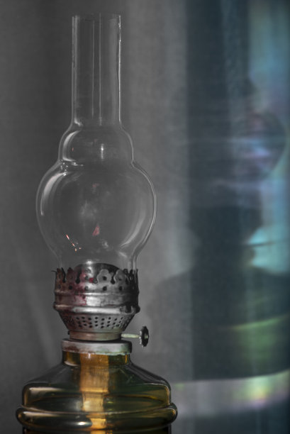 一种旧的、过时的灯图片下载