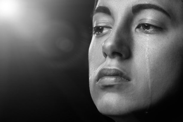 伤心哭泣的女人图片下载