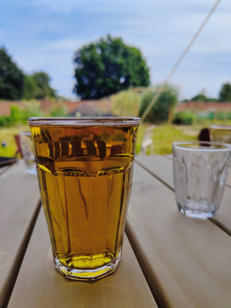 啤酒杯图片下载