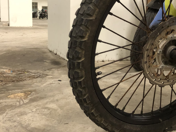摩托车越野前轮胎照片图片下载
