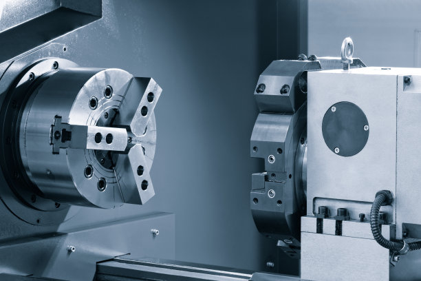 数控车床加工：工业金属加工概念特写图片下载