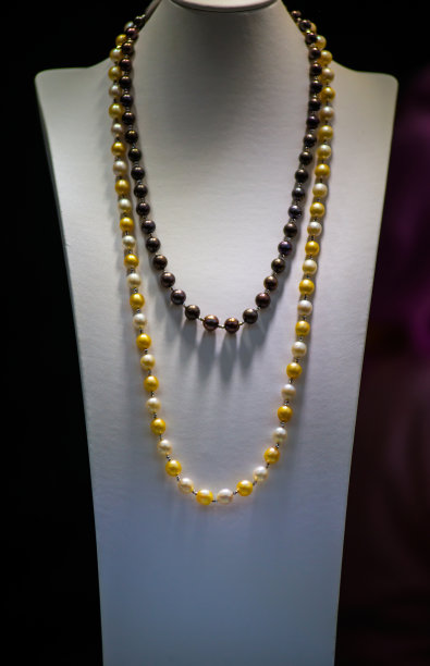 珠宝，挂在人体模型上的珍珠。图片下载