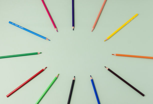 薄荷绿背景彩色铅笔图片下载