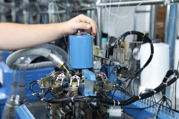 为生产袜子的工业企业。大量生产袜子。很多现代科技。图片下载