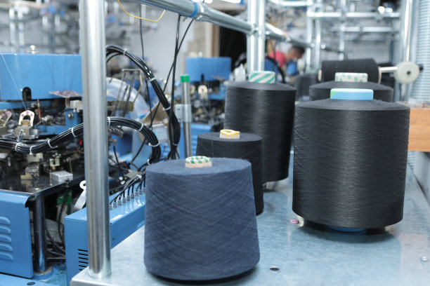 为生产袜子的工业企业。大量生产袜子。很多现代科技。图片下载